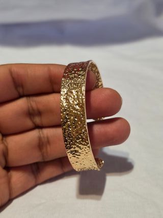 Pulsera clásica dorada de acero inoxidable