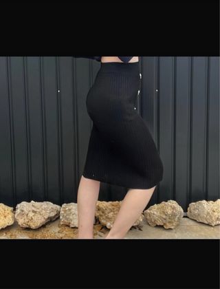 Falda midi negra botones plateados