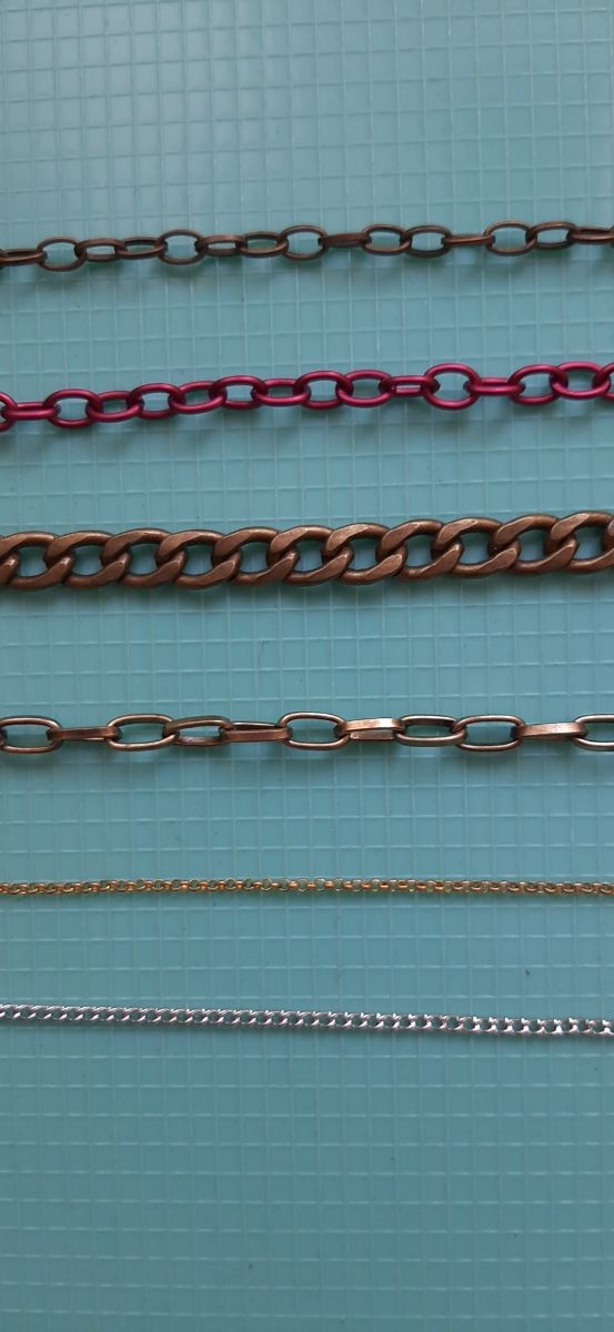 Cadenas bisutería: dorado, rojo