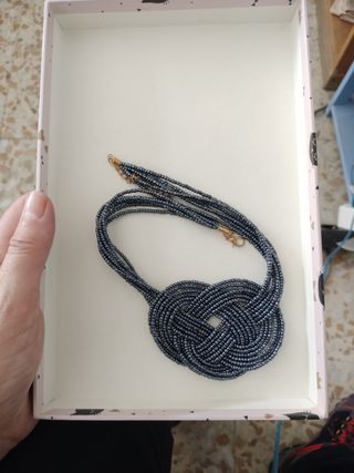 Collar y pendientes cuentas color gris oscuro