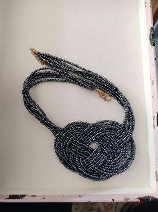 Collar y pendientes cuentas color gris oscuro