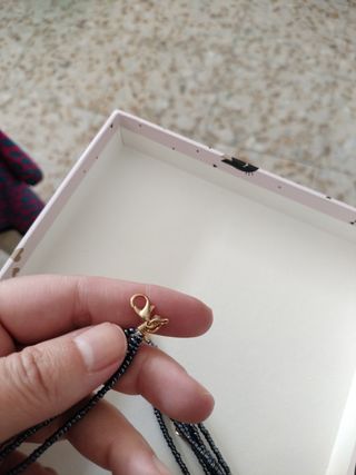 Collar y pendientes cuentas color gris oscuro