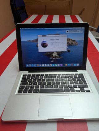 Apple MacBook Pro con cargador
