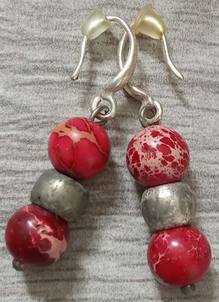 Collar y pendientes rojos