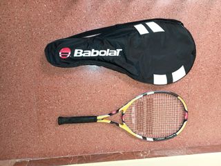 Raqueta de tenis Babolat con funda