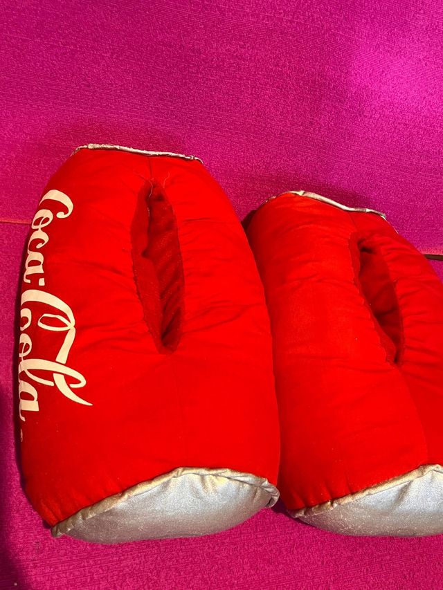 Zapatillas casa promocional CocaCola. Años 2000