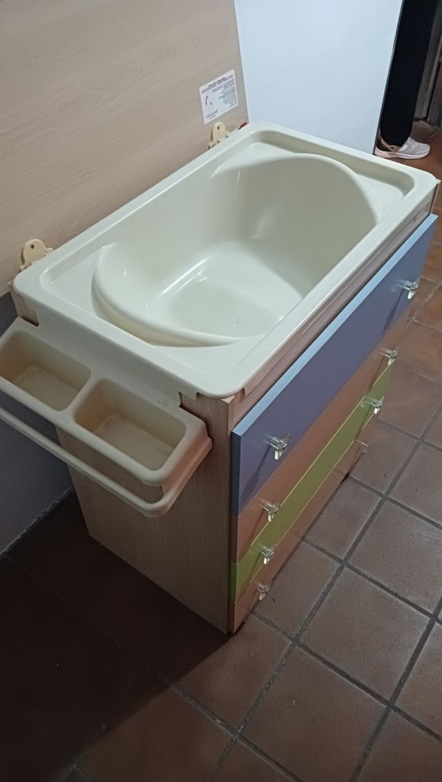 Mueble bañera tipo comoda