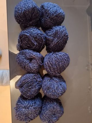 10 gomitoli blu misto ciniglia.