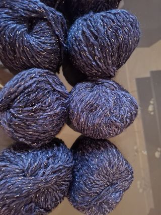 10 gomitoli blu misto ciniglia.