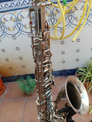 Saxofón tenor SML Gold Medal