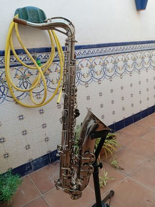 Saxofón tenor SML Gold Medal