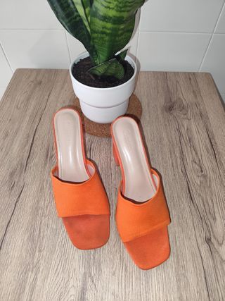 Zuecos naranja