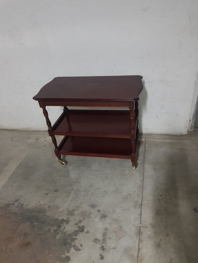 Vendo mesa botellera nogal