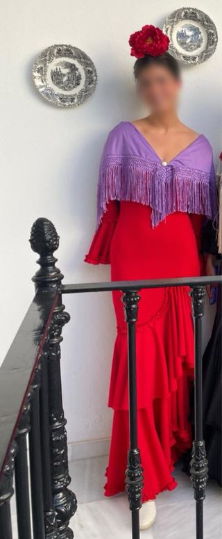 Vestido rojo sevillanas + FLOR + mantón de regalo