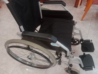 Silla de ruedas , seminueva.