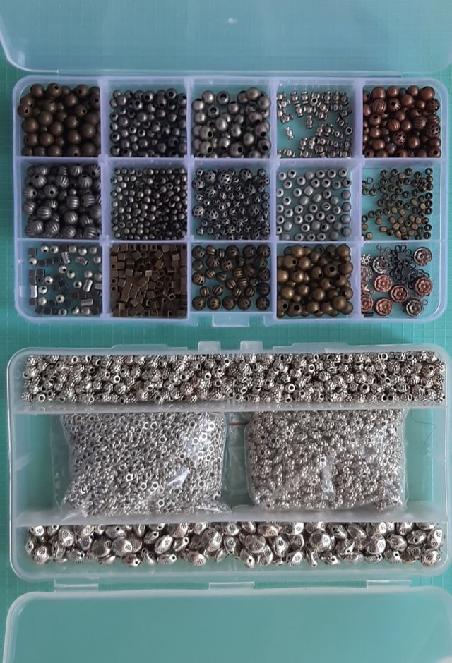 Abalorios de metal color plata, bronce, cobre