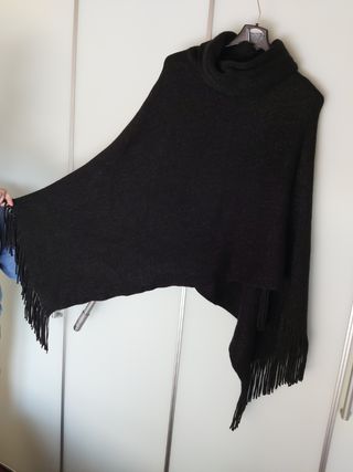 Poncho Mantella con frange Via Condotti 