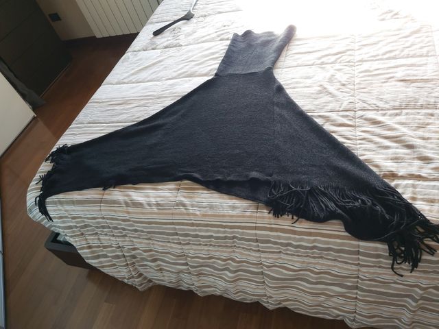 Poncho Mantella con frange Via Condotti 