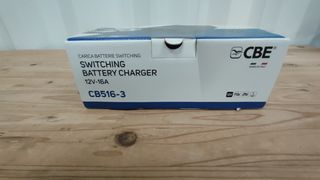 Cargador de batería CBE CB516-3 