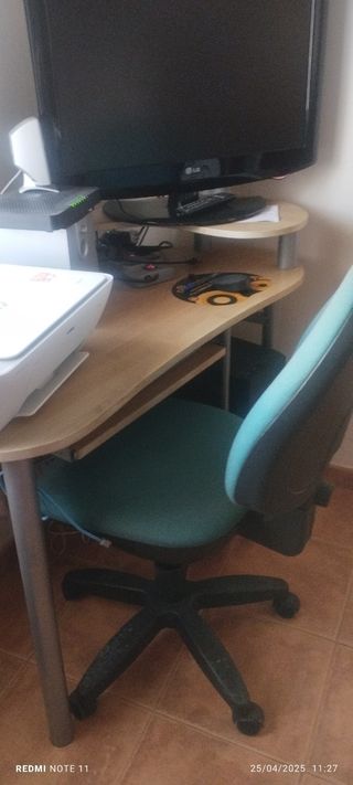 Mesa escritorio y sillon