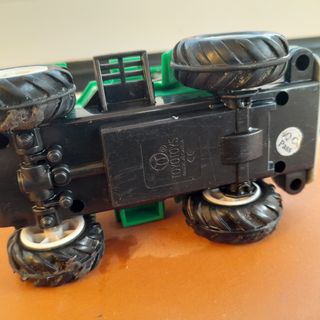 Trattore giocattolo verde marca ToyToys