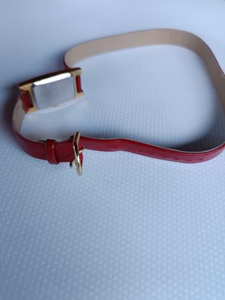 Reloj mujer dorado y rojo