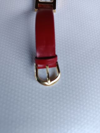 Reloj mujer dorado y rojo