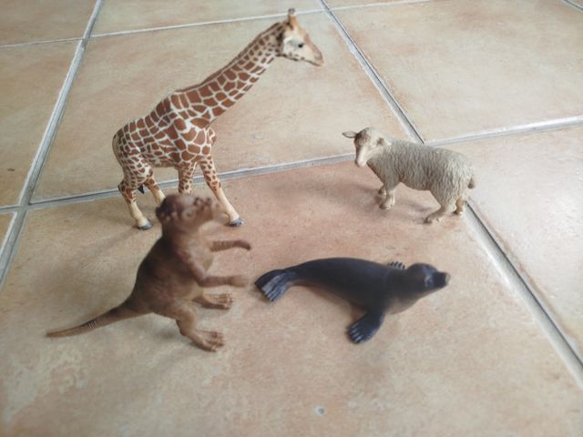 Figuras de Schleich. São enviados