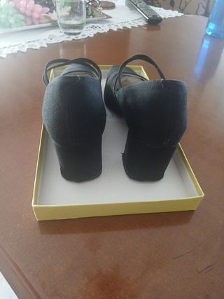 Zapatos Pilar Burgos negros