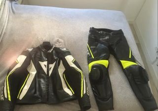 Mono dainese dos piezas