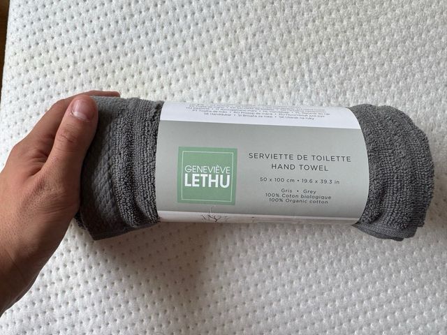 Geneve Lethu. Toalla 100x50 cm.