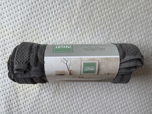 Geneve Lethu. Toalla 100x50 cm.