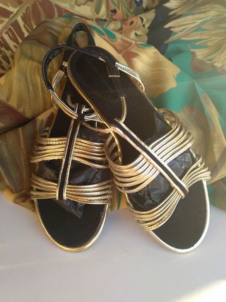 Sandalia doradas