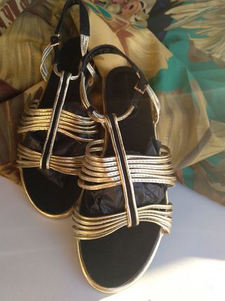 Sandalia doradas