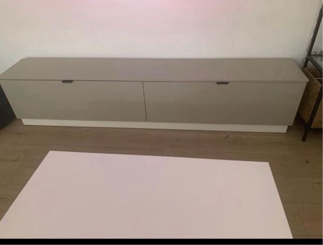 Mueble TV con dos puertas y mesa elevable