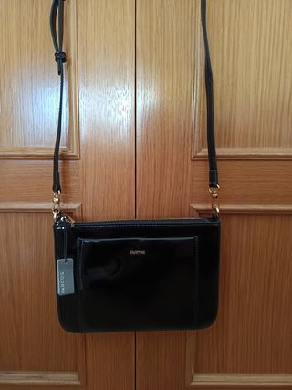 Bandolera negra Parfois - charol