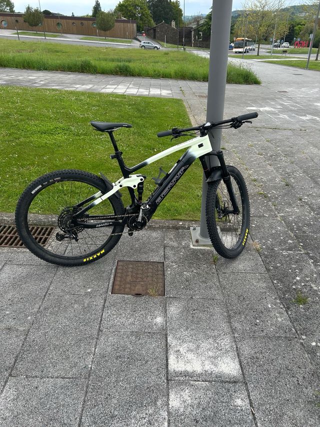 Bicicleta Eléctrica Berria Mako SL