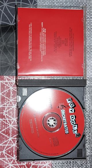 CD " TOY DOLLS " PUNK ROCK