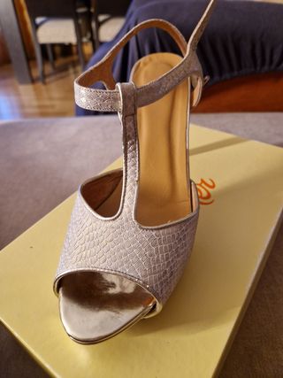 SANDALIAS DORADAS