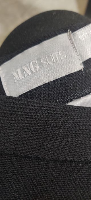 Flamante falda midi negra de Mango