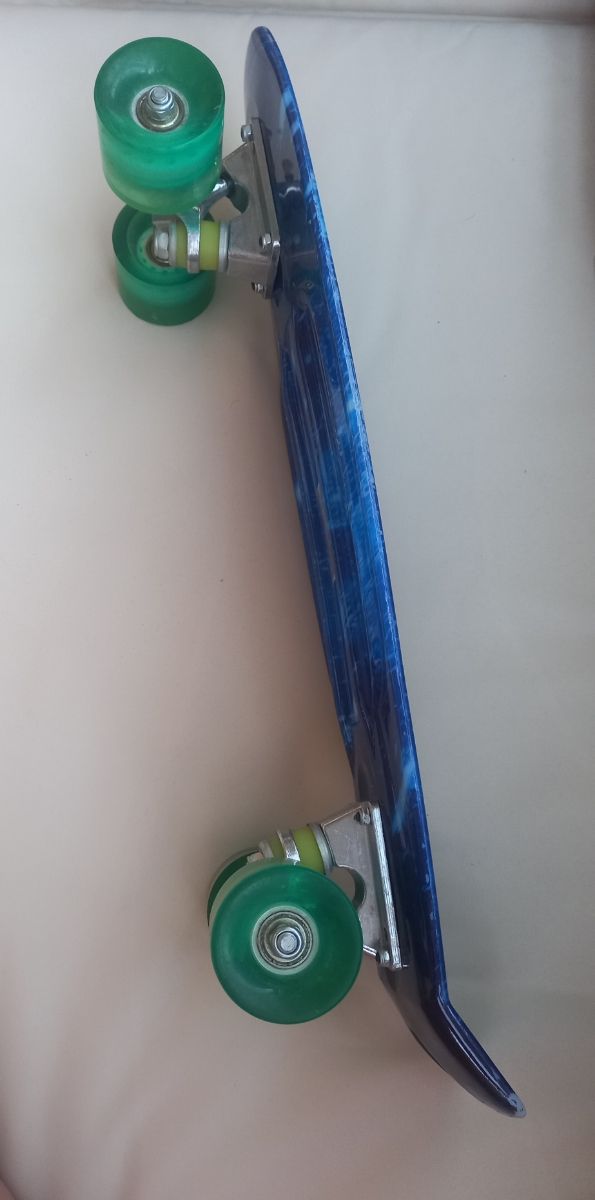 Monopatín o Skateboard azul.  Para niño/adolescent