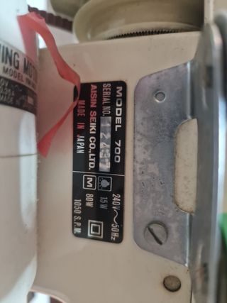 Máquina coser Toyota 700