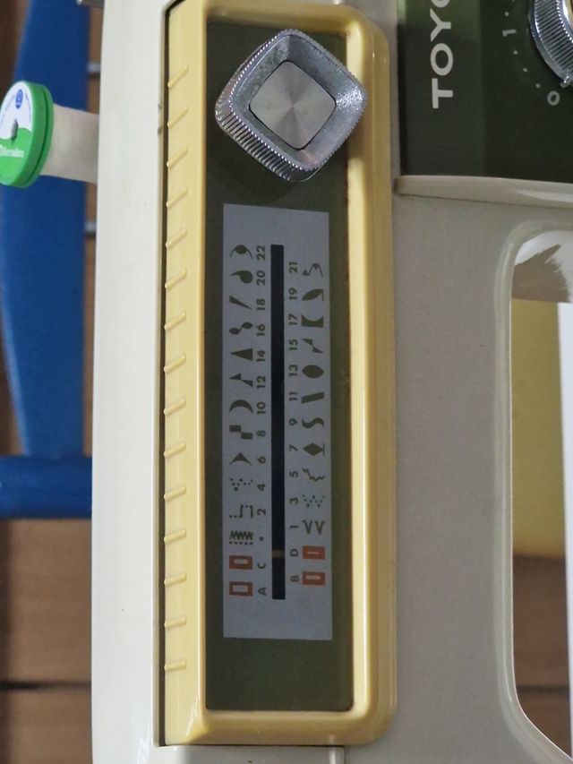 Máquina coser Toyota 700