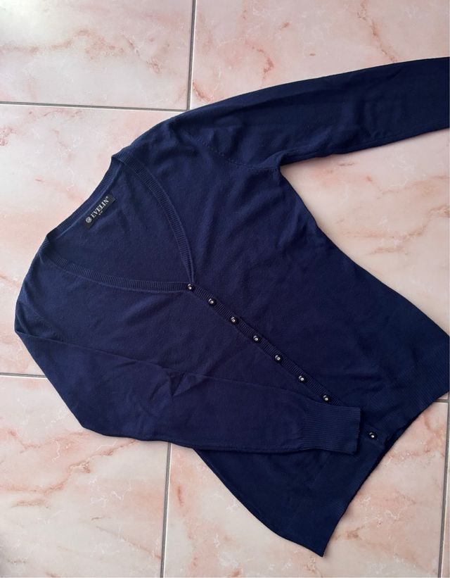 Cardigan blu bottoni
