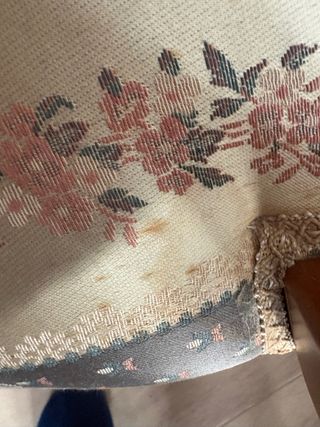 Butaca Descalzadora madera con tapizado.