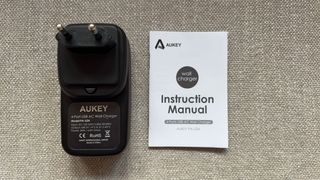 Cargador AUKEY con 4 puertos USB