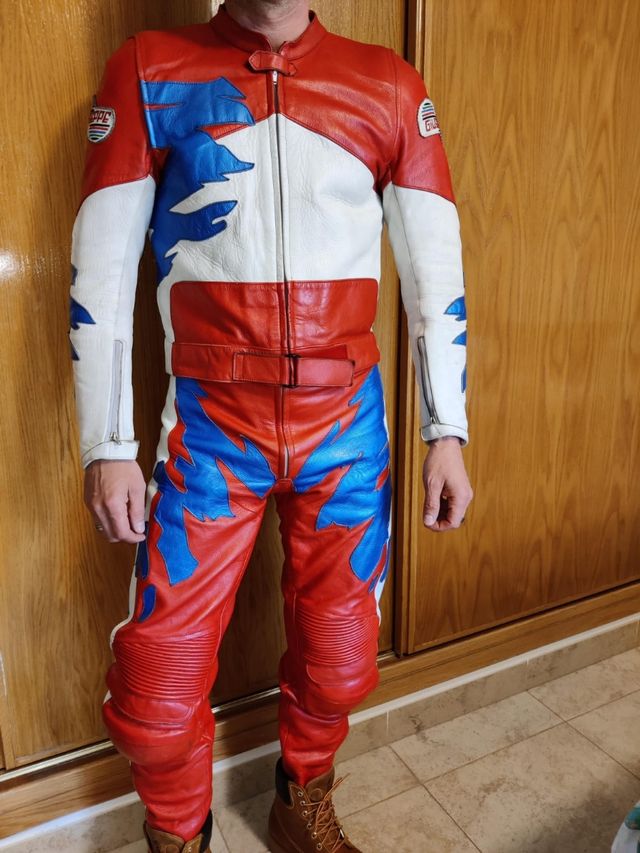 CHOLLO REBAJADO!! Traje moto cuero Giussepe de pi