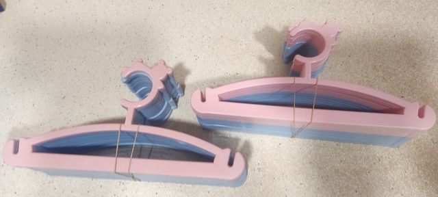 Perchas infantiles de plástico