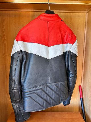 Cazadora de piel motera