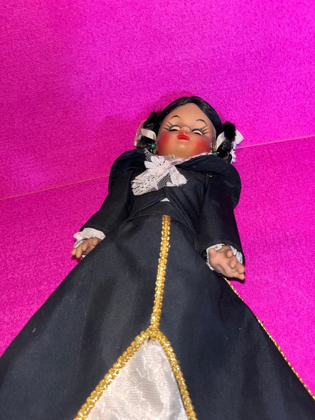 Muñeca mexicana regional antigua